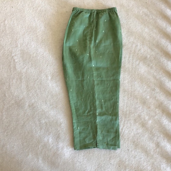 Beautiful sage green linen capris with embroidered polka dots - Picture 9 of 10